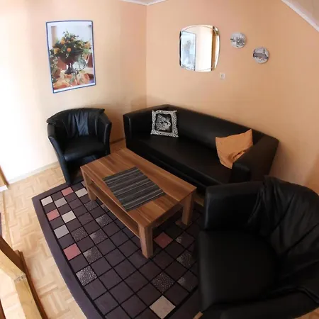 In Mit Balkon 5 Personen * Alf