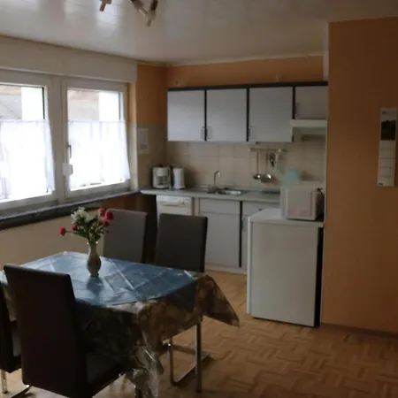 In Mit Balkon 5 Personen Apartment Alf